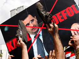 Lorsqu'il accède au pouvoir en juin 2000, Bachar al-Assad apparaît comme un homme gauche et sans charisme. Nombreux sont ceux qu...